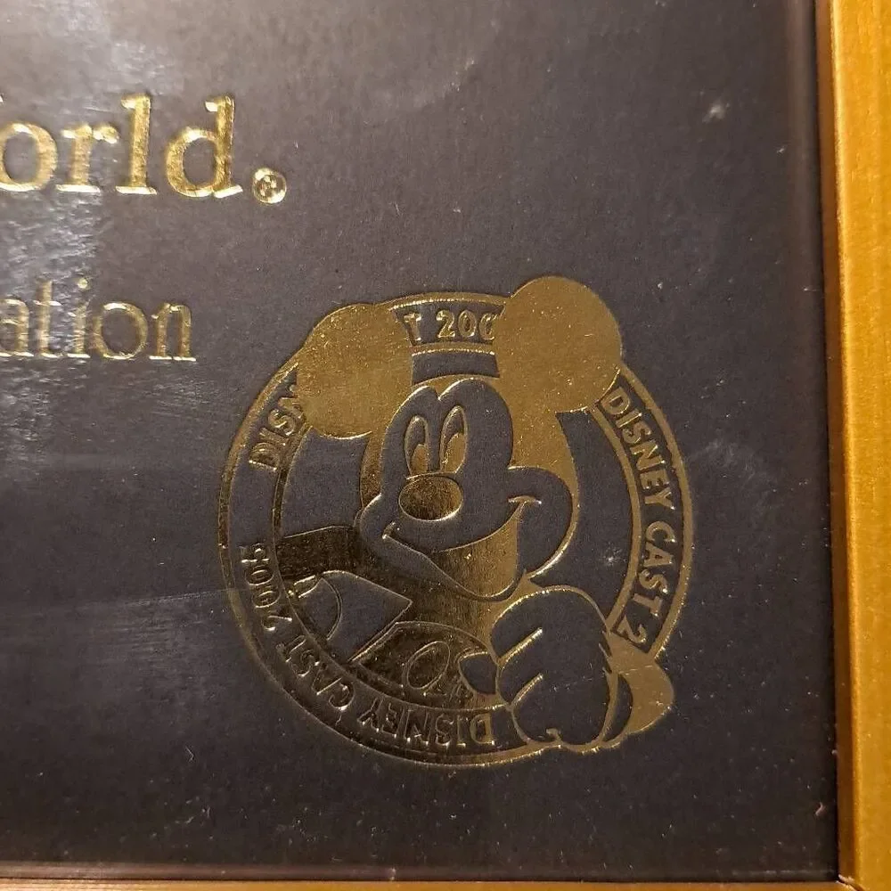 2005 Walt Disney World Cast Holiday Celebration Framed Print Coin 9.5x11